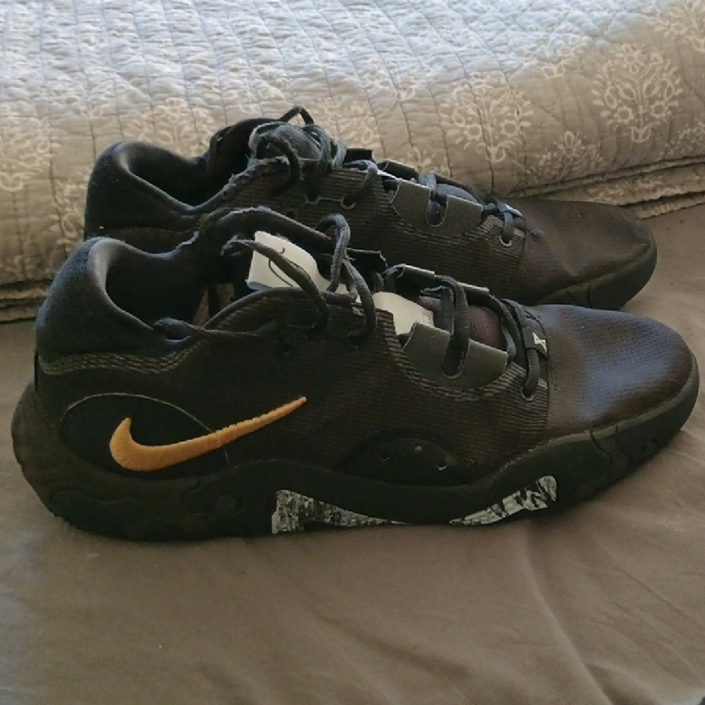 Mens Nike Black and Gold Sneakers